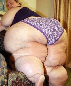 ssbbwmodels:  #UltimatePear showing off her #fabulous #CurvyPlus body #PlusSizePlusSome 