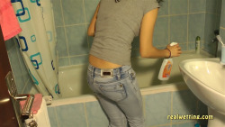pee-fetish:  Antonia peeing in her jeans