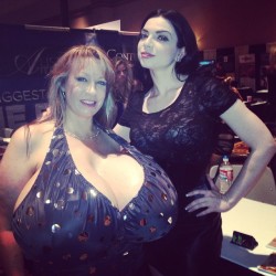 mssarahhunter:  Just met the incomparable Chelsea Charms! (at Mandalay Bay Conference Center - Ballroom D)