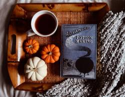 teacoffeebooks:  beautiful-bibliophile:“Double, double, toil and trouble; Fire burn and, cauldron bubble!” 👻 Again happy Hallowe'en readers 🎃🍫💀🍬! I felt my Hallowe'en post for the day was missing pumpkins but also this beautiful *wait