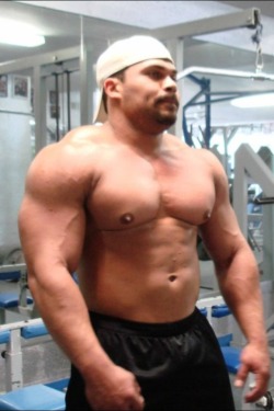 bodybuildermilk:  Oldie but a goodie; about 2 years before I activated the nips 