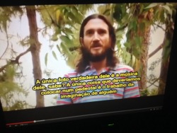 Frusciante indignado pelo fato da imagem do artista ser mais importante que a obra. Esse cara não é humano, na vdd&hellip; Acho que ele é humano demais. Fueda.