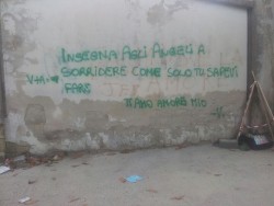 provaavolare:  Scritta sul muro del cimitero di Aversa.// Il ragazzo a cui è dedicata aveva 13 anni, e l'ultima cosa che si aspettava dalla vita, era la morte.
