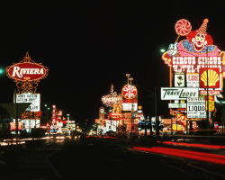 vintagelasvegas:  Las Vegas c.1982. Looking south at the Las Vegas Strip from Riviera &amp; Circus Circus. 