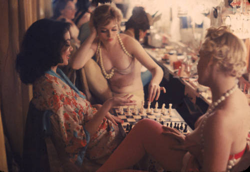 Gordon Parks - Showgirls play chess between shows at New York&rsquo;s Latin Quarter nightclub, 1958. Nudes &amp; Noises  