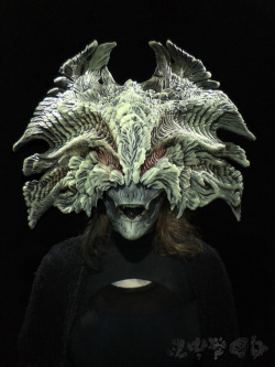 kierstinlapatka:  Monsterpalooza 2016 makeup!  Based on Lichens, inspired by the Biomechanical suit in “Independence Day” That was one of the first creatures I saw that inspired me to want to make monsters for a living! Thank you, Patrick Tatopoulos! 