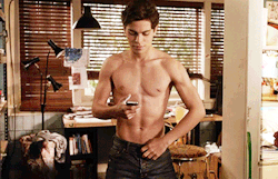 aaaaleeeexx:  famousmeat:  Jake T. Austin takes shirtless selfies on The Fosters  Oh yes babe!!!! Ahhh❤️❤️❤️✨✨   Yesss 