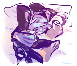 skywarper:  shockblurr commision for @agentblurr​ !! this was fun to do, size difference cuddles are always interesting pose-wise haha   ✦ commissions ✦  tip jar ✦  store  ✦✱ please do not use or tag as kin/me unless you are the commissioner!