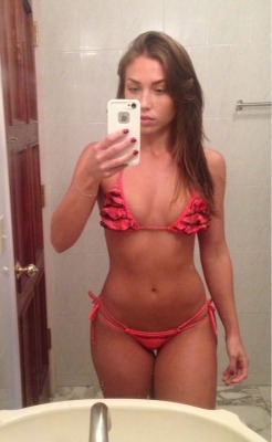 selfpic-babe:  Selfshot Girl http://is.gd/WUXdaC  Nice view