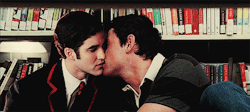 I can&rsquo;t seem to find the clip of this scene. Blaine &amp; Finn kissing? Hmm&hellip;