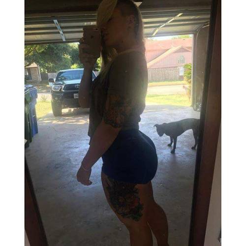 fitgrills:  Example: Ella Kociuba. Pretty much everything I specified earlier. Also, she has an adorable dog.   I love the leg tattooo