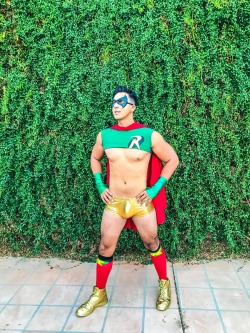 semi-str8-mexxxican:  I would do a  ton of filthy and nasty things to this Robin!