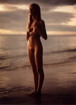 nudeposes:  More nude photos at: Nude Then