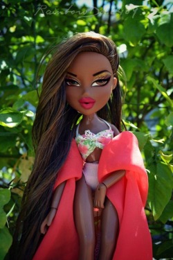 hotcheetoprincess:  heyblackrose:  downrightbonkers:  heyblackrose:  downrightbonkers:  heyblackrose:  lepetitenoirmarkie:  Remember when parents literally made Bratz 99% disappear because theyvsaid they were dressed too “provocative” yet now are