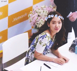 ShinHye   flower crown edited ( I had to add this, she looks so CUTE♥)