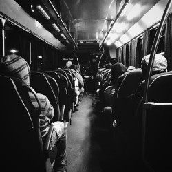 T H E  B U S Perspectiva actual de un pasajero a las 5 am | Current perspective of a passenger at 5am. #photooftheday #picoftheday #instadaily #igersbnw #life #snapshot #blackandwhite #monoart #bw_lover #bw #bw_society #vsco #vscoedit #vscophoto #vscomome