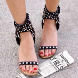 footer:  @chiaraferragni #sandals #pedicure #feet #pretty #l4l #toes #polish #toes #shoes #pedi #color #feetoftheday #sandalias #pies #followme #beautiful #igers #foot #nails #igers #chiara #ferragni #chiaraferragni #theblondesalad 