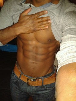 bananasandkale:  privil3ged:  Here are some 11pm abs because I just got home  Abs abs abs