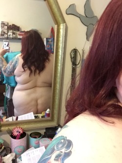 littlemisschubbly:  How adorable is my back fat?! 