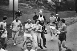 stories-yet-to-be-written:52 Powerful Photos Of Women Who Changed History Forever (Via Distractify)1. Kathrine Switzer becomes the first woman to run the Boston Marathon, despite attempts by the marathon organizer to stop her. [1967]2. Sarla Thakral,