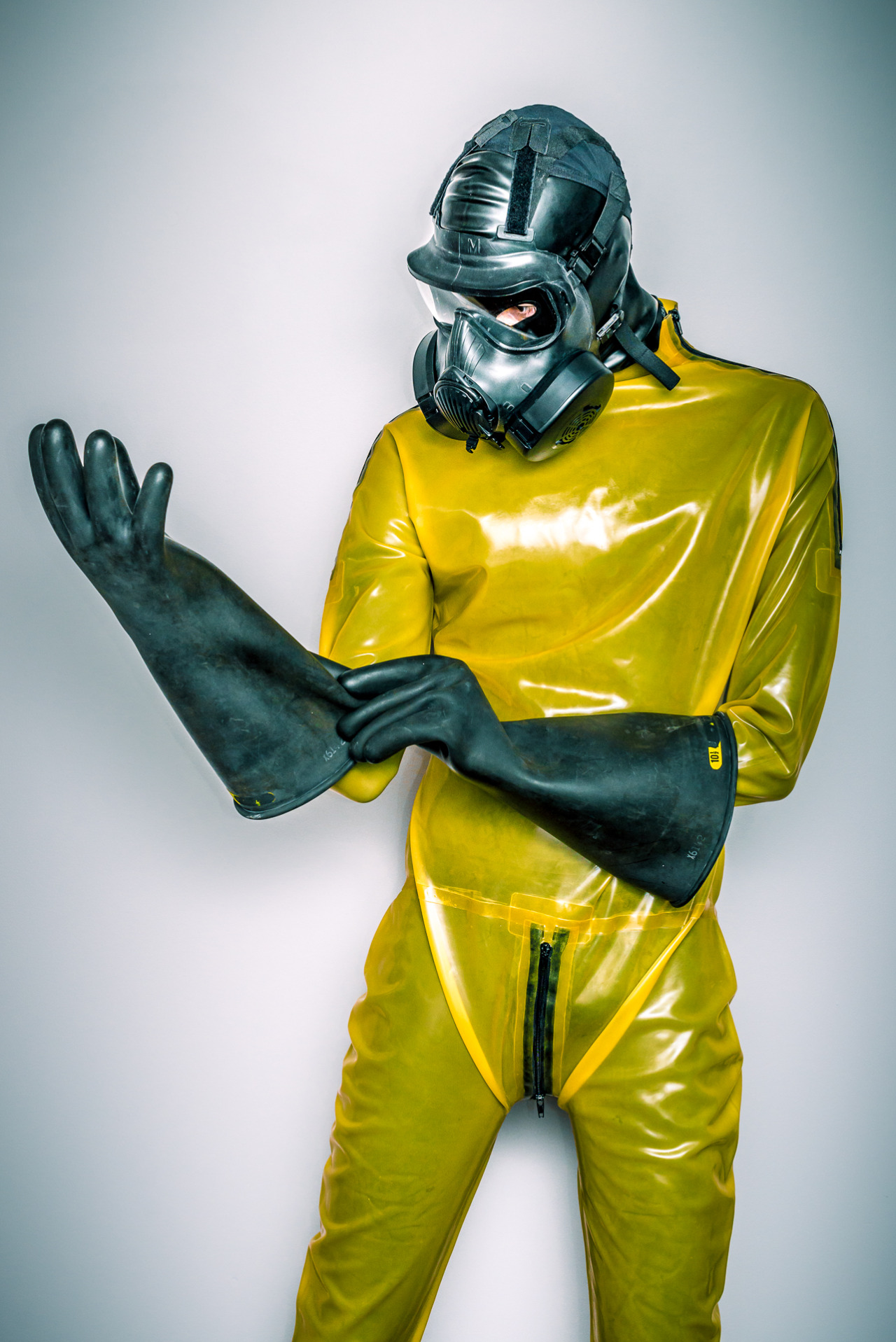 rubbermayhem:  Everything about this suit makes me hard.  Love the suit and the boots