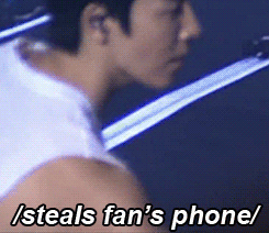   that time donghae took a fan’s phone and called her mommy in the middle of the show (x) 