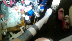 motorcyclles:  HELP I WAS FOLLOWING A TUTORIAL TO MAKE BOOT COVERS THAT I SAW ON MY DASHBOARD BUT THEN I LOST THE TAB WHERE IT WAS OPEN AND NOW I DONT REMEMBER HOW TO FINISH THIS SHIT AND MY LEG IS STUCK IN THIS MESS OF PLASTIC WRAP AND SILVER TAPE AND