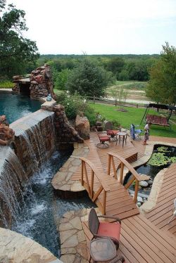 sweetestesthome:  Awesome backyard!!Click to check a cool blog!Source for the post: Click