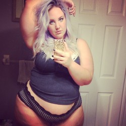 khaleesidelrey:  Hang it up. #effyourbeautystandards #honormycurves #plussize #theglitterthread #curvy #curves #curvygirl #curvesreign #thick 