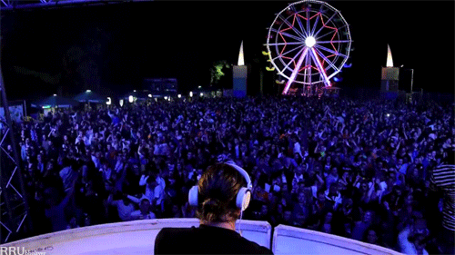 It would be  DREAM come TRUE if I ever Dj for huge crowd like this! 