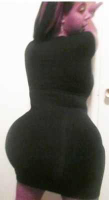 Tweetyistumbln:  Every Woman Has Their Little Black Dress. Let’s Try A Challenge,
