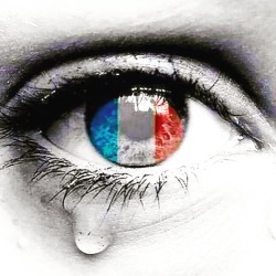 mrluxuruy:   On ne cédera jamais …..Pray for paris 
