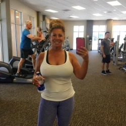Was happy to wake up in a happy and in a Motivated mood!! Now I just I just have to keep it up. And i SHALL!!!! #nipsalwayshard #bigboobsgirl #workoutmotivation #workout #fitfam #over50 #olderisbetter #hot2trottots #milf #mature #lafitness #live #laugh