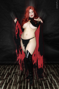 dirty-gamer-girls:  Check out http://dirtygamergirls.com for more awesome cosplay  You don&rsquo;t see Madelyne Pryor often. Very nice work.
