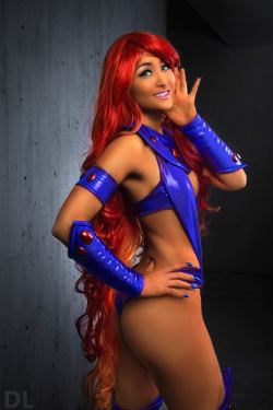 cosplayandgeekstuff:    Mostflogged  (USA) as Starfire. Photo I by:   DL Photography     &lt; |D’‘‘‘