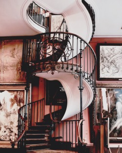 linapics8:THE Staircase