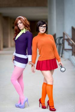 steam-and-pleasure:  Daphne and Velma from Scooby DooCosplayers: Kristen Hughey &amp; Karen Kap Photographer: Carlos G Photography