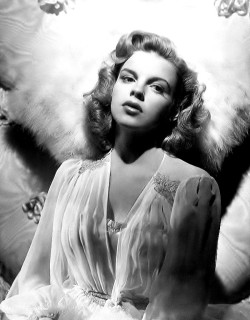 sparklejamesysparkle:  Judy Garland by Clarence Sinclair Bull, 1943. 