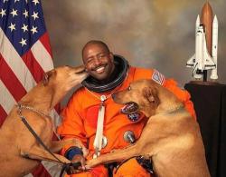 jdogislikeaboss:  sixpenceee:  Astronaut Leland Melvin includes his rescued dogs in best NASA portrait ever.  I’m so glad he rescued those dogs from space 