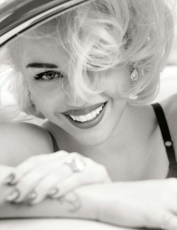 madwh0re:  mileynation:  HQ pictures of Miley’s photoshoot for Vogue magazine  beauty 
