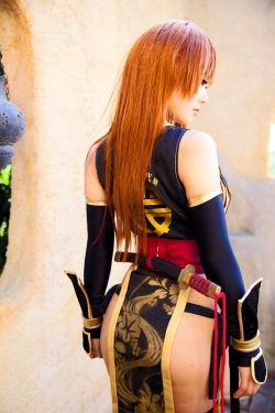 cospanda:    Character: Kasumi / From: Tecmo’s ‘Dead or Alive’ (D.O.A) Video Game Series / Cosplayer: Unknown   