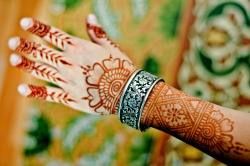lifein-india:  Bracelet and Mehdni that I Love (by B.Bubble) 