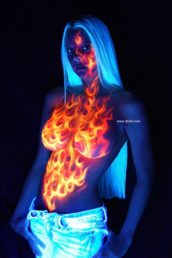 mrmrswoodman:  didyouseethatbear:  Super awesome UV body paint!   Courtesy of 2K2BT clothing.  mrmrswoodman.tumblr.com - SUBMIT  -  ASK 