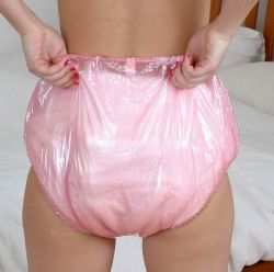plasticpantslove:    These bottoms are very beautiful in a nappy and a plastic pants.   