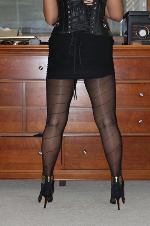 sillyloveofawoman:  First from some new shoes… ;-)   Here’s a teaser