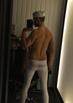 greatcockfighter:  More pics with my new Rufskin running tights. My man got them for me as an early x-mas present:) Thanks for rebloging:) 