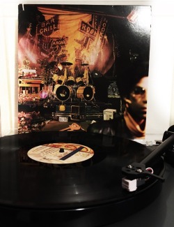 70sbestblackalbums:  Vinyl Is Better  87 SIGN O THE TIMES - PRINCE