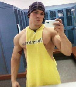 Sirjocktrainer:   Everyone At The Gym Thinks He Loves Taking Selfies, But What He