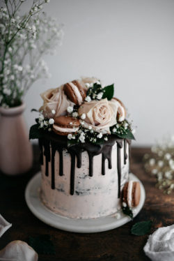 sweetoothgirl:    DARK CHOCOLATE AND RASPBERRY CAKE WITH EARL GREY SWISS MERINGUE BUTTERCREAM  