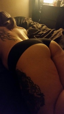 amy-villainous:  It’s 6:15 am and I’ve been getting back rubs from a hot girl all night…